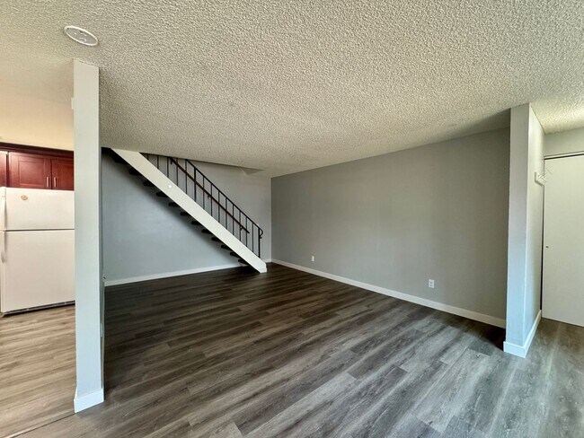 Building Photo - Move-In Ready 2-Bedroom 1 Bathroom Apartme...