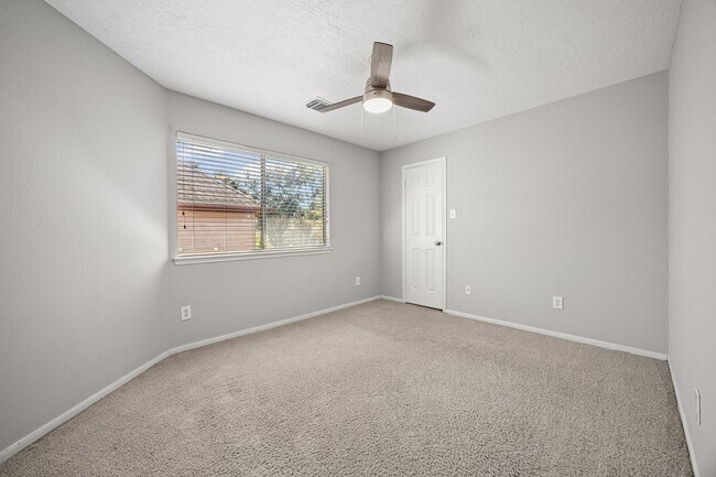 Building Photo - 4707 Leicester Way