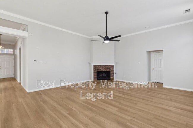 Building Photo - 8012 Greenwood Dr