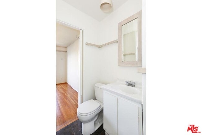 Building Photo - 1830 1/4 Lucile Ave