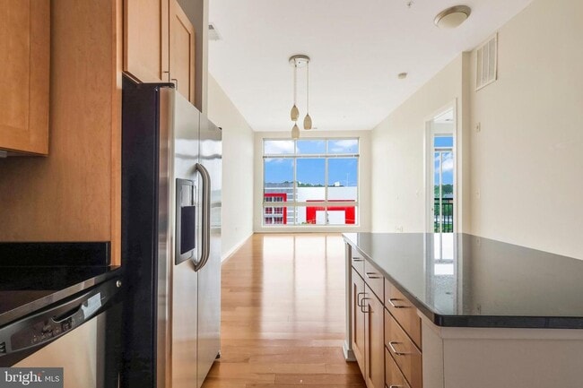 Building Photo - Welcome home to one of Arlington's most sought after neighborhoods.