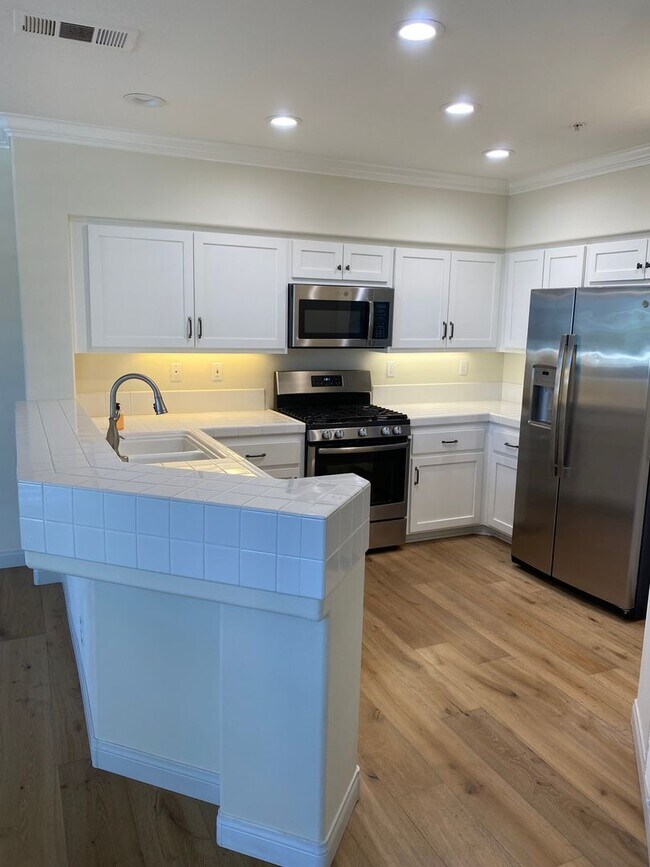 Building Photo - Great views from this gorgeous end unit townhome!