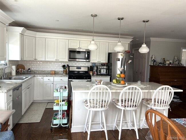 Building Photo - 346 S Main St