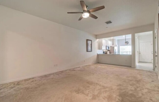 Building Photo - 1122 Hillhurst Dr