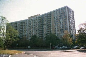 Building Photo - 301 N Beauregard St