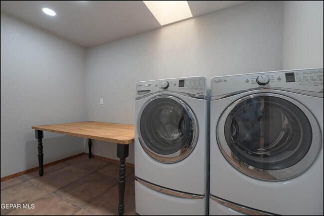 Building Photo - 6412 Via Aventura Dr