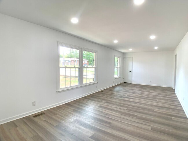 Building Photo - 33 Walker Cir