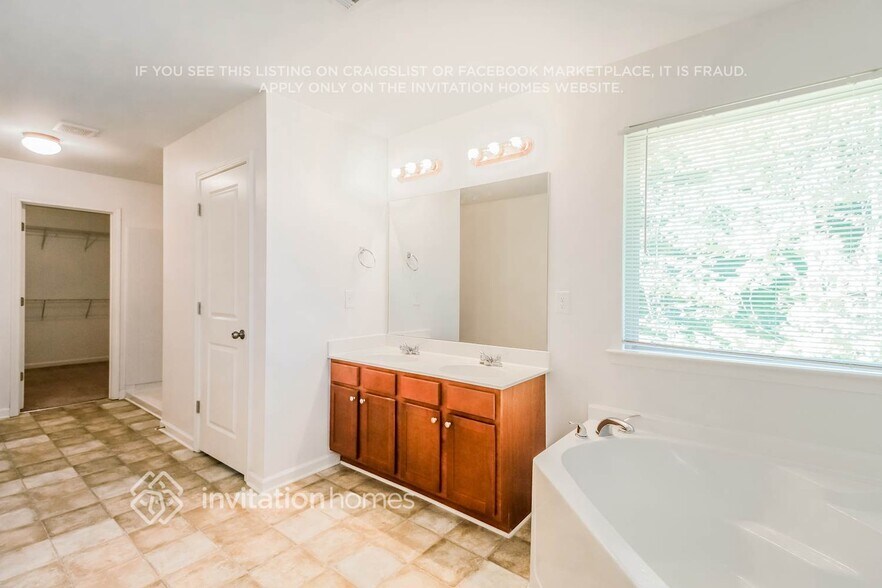 Building Photo - 1442 Ewing Farm Dr