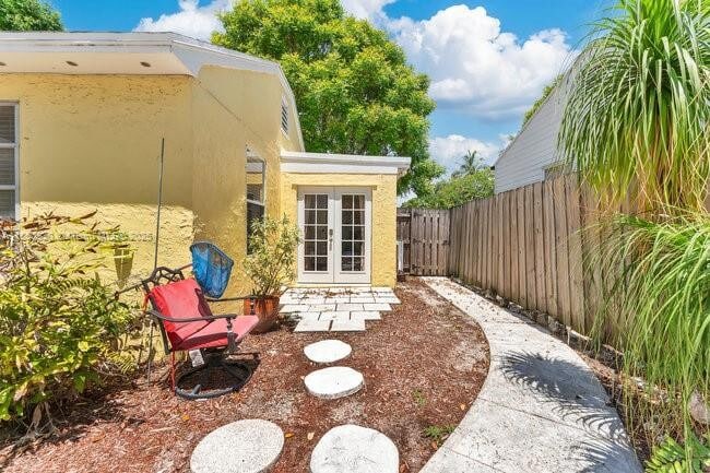 Building Photo - 209 S Palmway