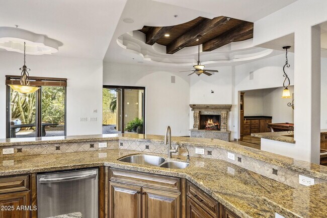 Building Photo - 9222 E Rimrock Dr