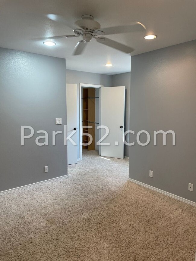 Building Photo - 4 Bedroom Single Family Home