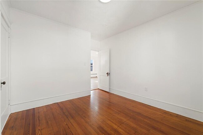 Building Photo - 19 Vale St