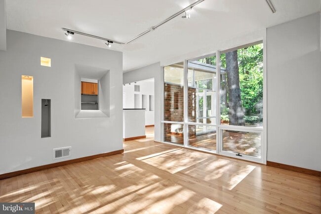 Building Photo - 2227 Glasgow Rd