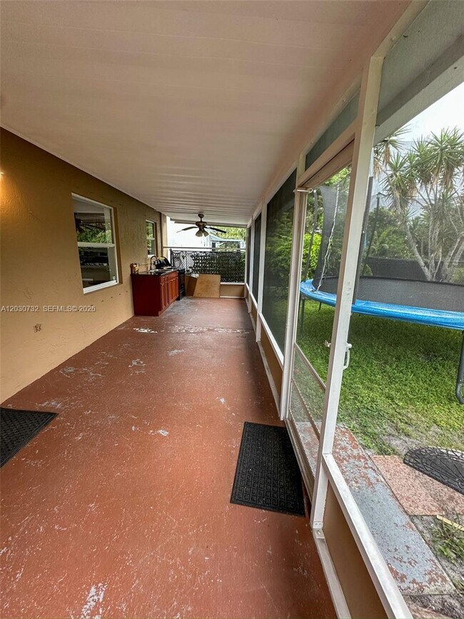 Building Photo - 1010 Salmon Isle