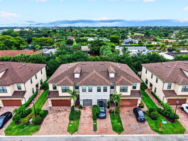 Building Photo - 2833 Troubadour St