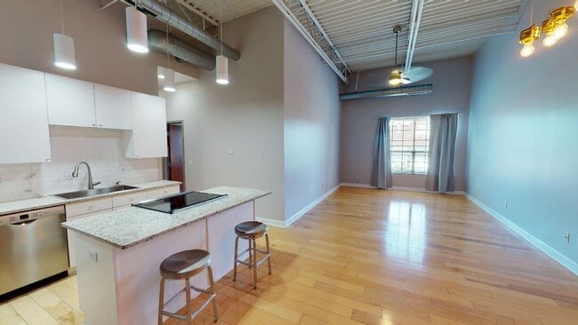 Building Photo - 769 N High St