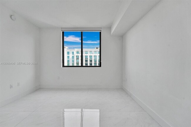 Building Photo - 301 Altara Ave