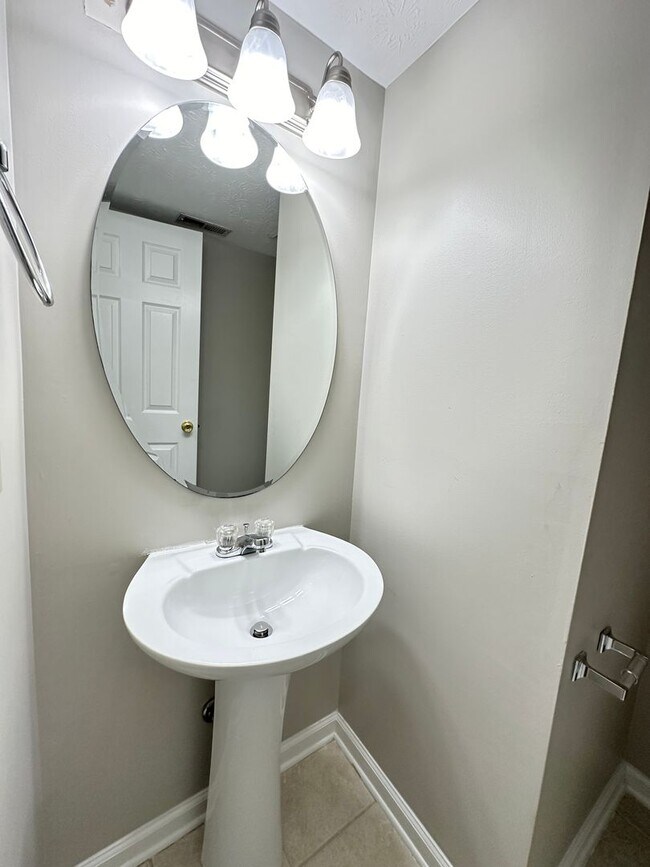 Building Photo - Beautiful 3 BR, 2.5 Bath House in Georgetown! Open Layout, Fenced Backyard, Attached Garage