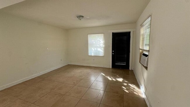 Building Photo - 715 Quill St