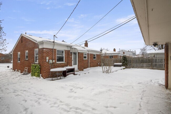 Building Photo - 27576 MacKenzie Dr