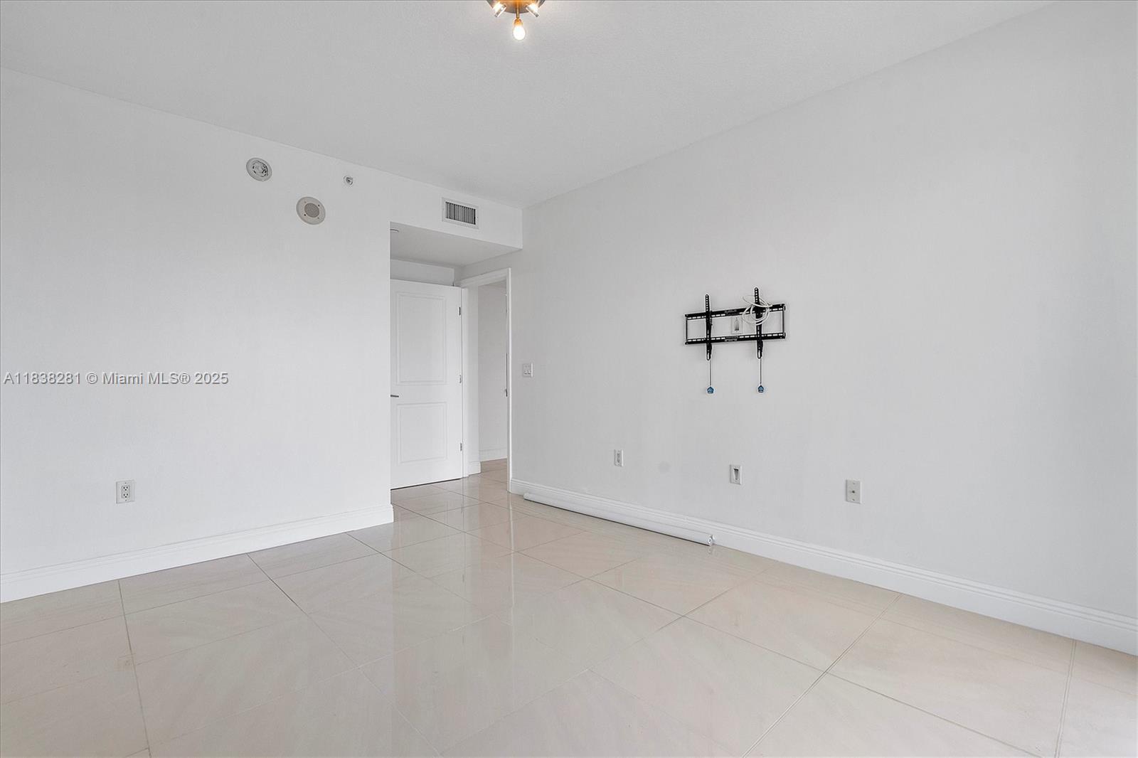 Building Photo - 1250 S Miami Ave