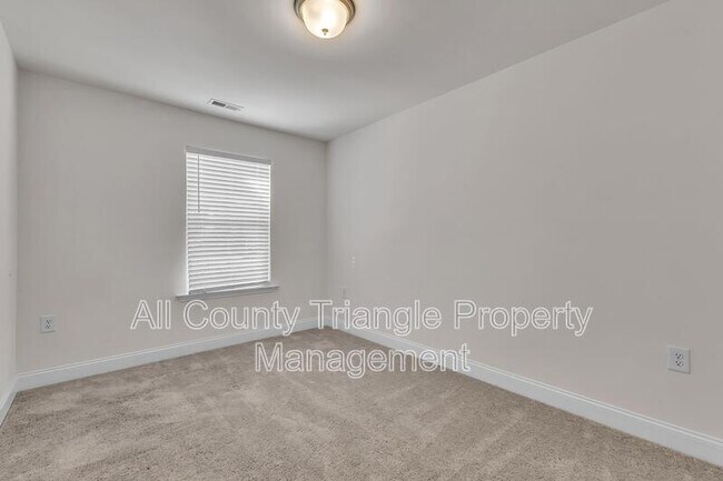 Building Photo - 2103 Nandina Trl