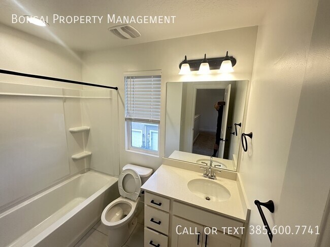 Building Photo - 11723 S Leander Dr