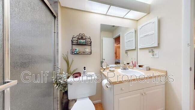 Building Photo - 5037 Village Garden Dr