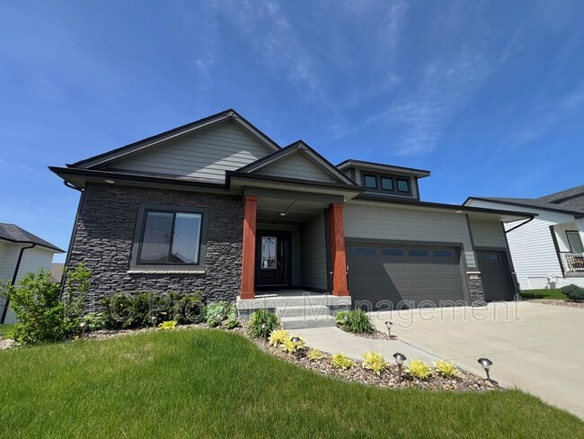Building Photo - 2850 Sunflower Dr