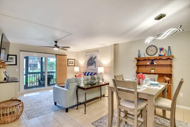 Building Photo - 3800 Saxon Dr