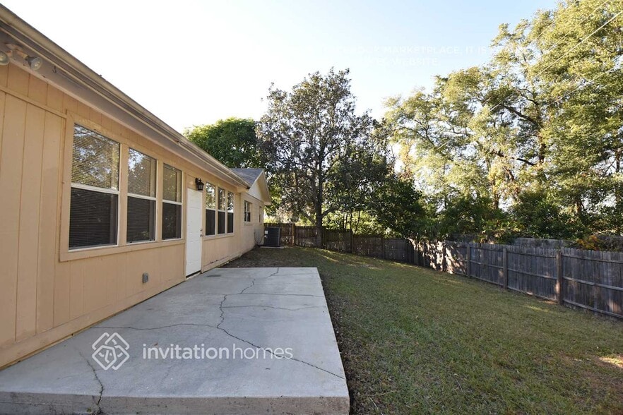 Building Photo - 2843 Bermuda Ave N