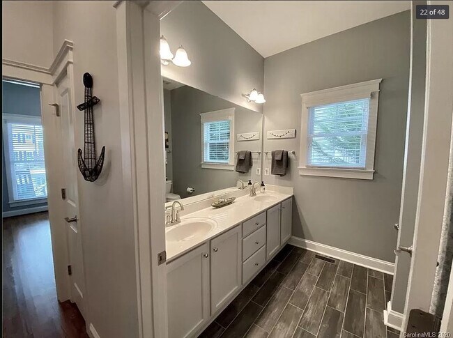 Building Photo - 6036 Daphne Circle