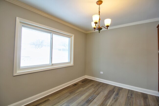 Building Photo - 312 Hickory Ave