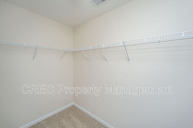 Building Photo - 201 Bigleaf Ct