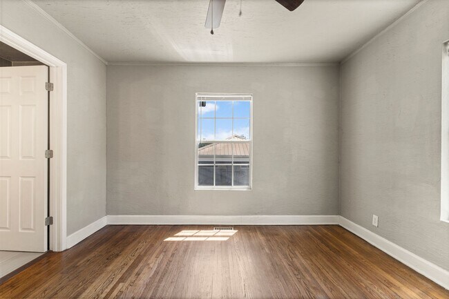 Building Photo - **CHARMING TULSA HOME FOR RENT — ONLY $1,300/MONTH!**