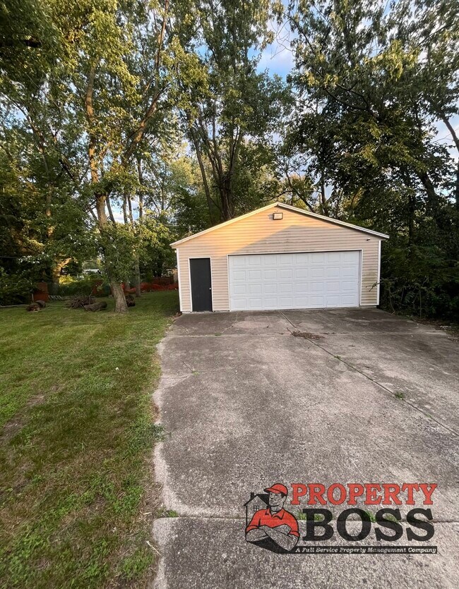 Building Photo - 1039 E 11th Ct