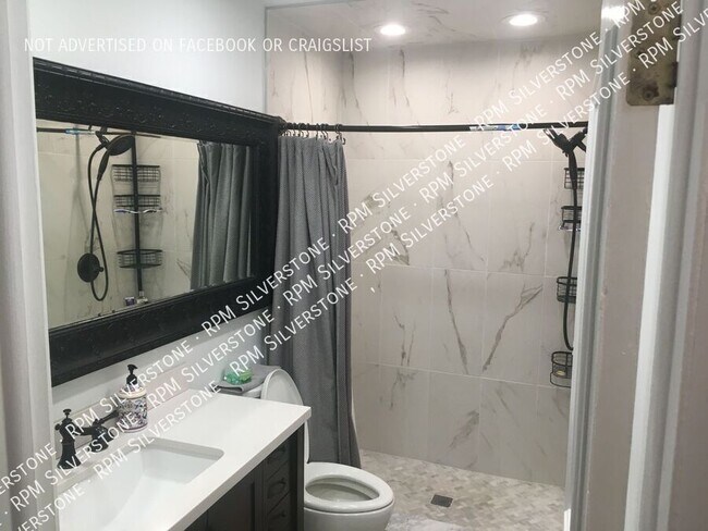 Building Photo - 801 Plate St