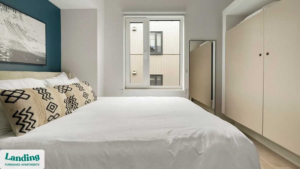 Building Photo - 2009 N Howard St