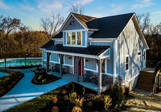 Building Photo - 686 Daphne Wy