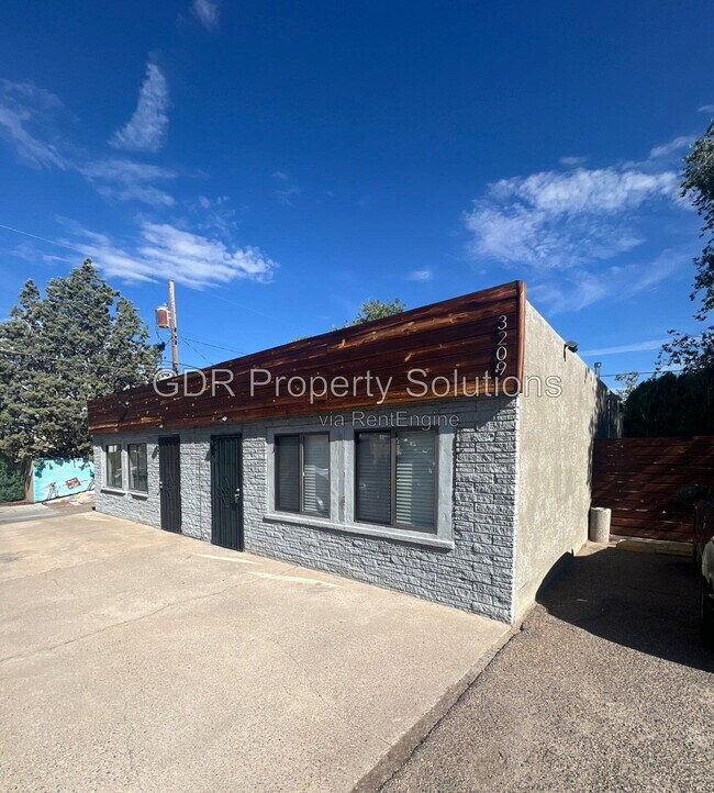 Building Photo - 3209 Burton Ave SE