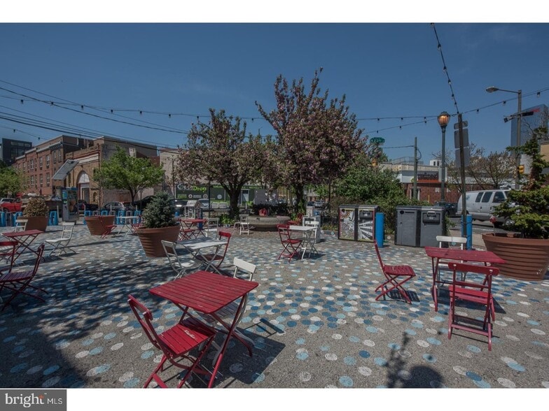adjacent pedestrian plaza - 2311 South St