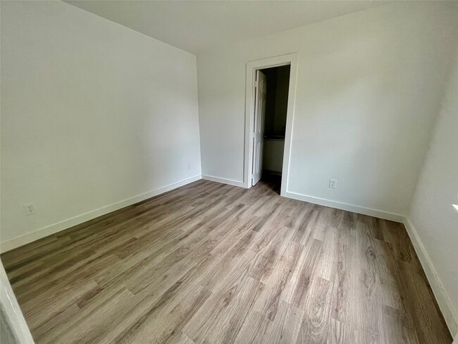 Building Photo - 3510 Fox Dr