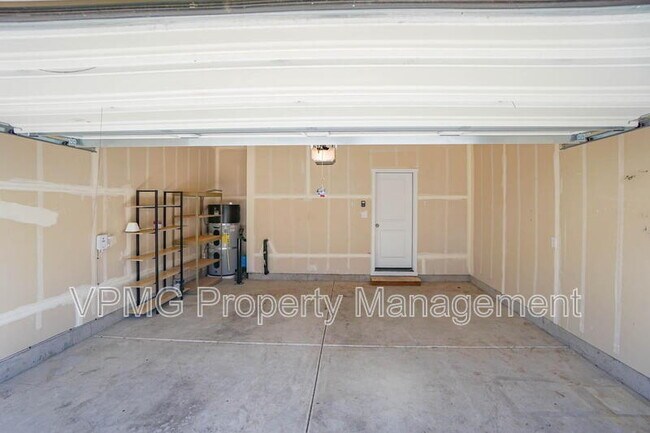 Building Photo - 2620 NE 117th Pl