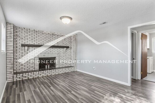 Building Photo - 2399 Jet Wing Dr