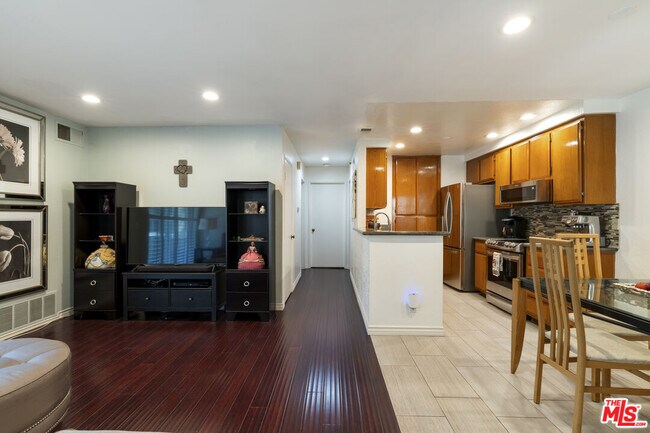 Building Photo - 3863 Thorncroft Ln