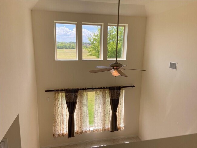 Building Photo - 21320 Hines Ln