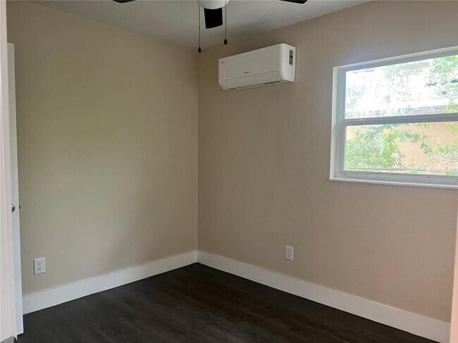 Building Photo - 3616 E Shadowlawn Ave