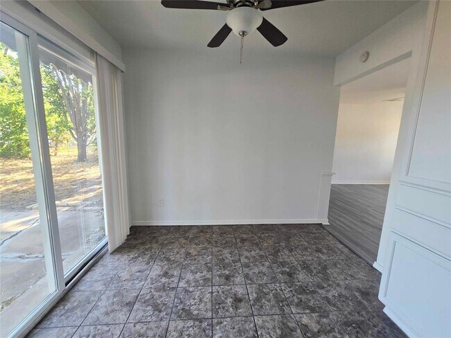 Building Photo - 3325 Beechwood Dr