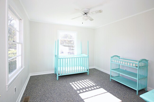Building Photo - Updated Small Pet-Friendly Crozet Home