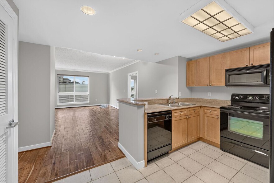 Building Photo - 777 7th St NW
